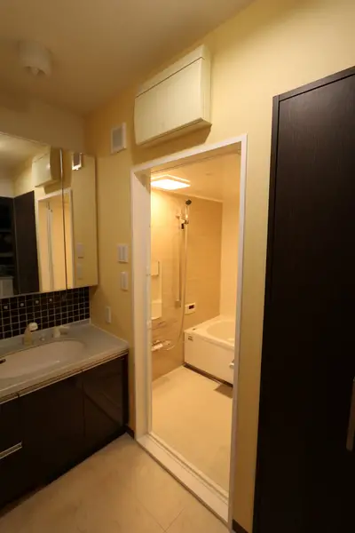 清掃性の高い鋳物ホーロー高断熱浴槽の浴室